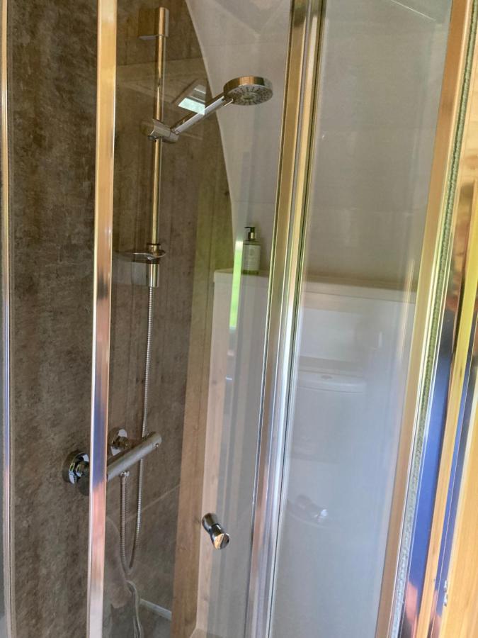 Robins Nest Glamping Pod With Hot Tub Hotell Keith Eksteriør bilde